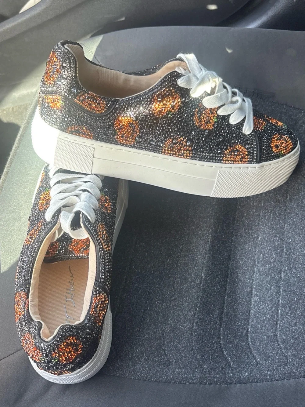 NEW Betsey Johnson Womens Size 6.5 Sidny Halloween Rhinestone Pumpkin Sneakers